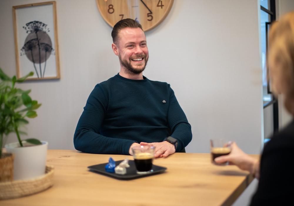 Collega in gesprek