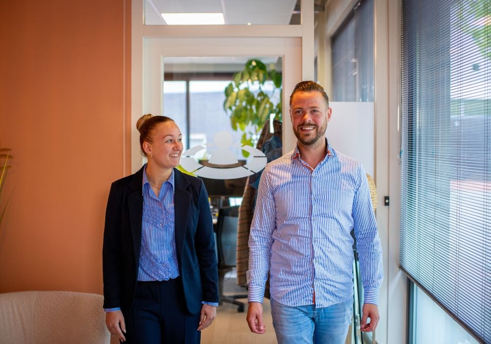 Collega Roy en Sam in de gang