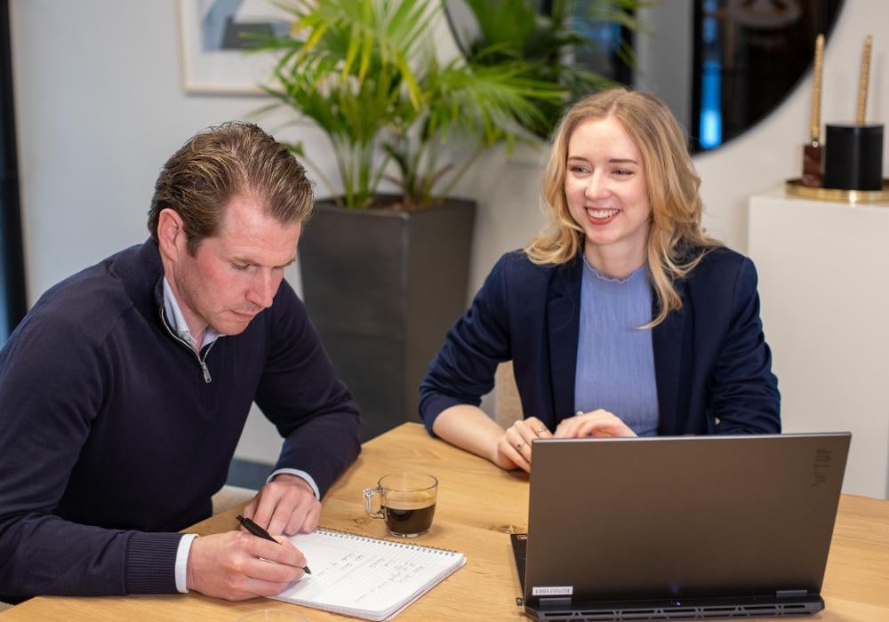 Medewerkers in overleg